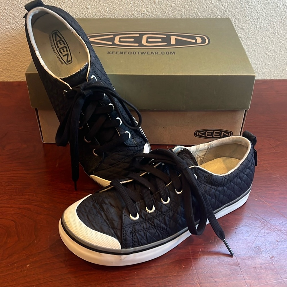Women’s KEEN Elsa II Black Quilted Sneakers - Size 7.5